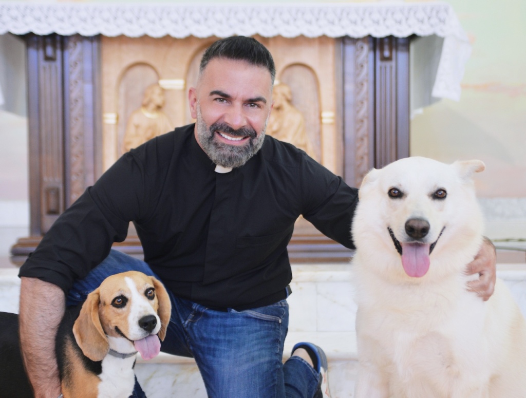 Don Cosimo Schena ospite alla trasmissione Il Salotto del Coach su CasaRadio.it, co-conduttore al Pet Carpet Film Festival di Roma